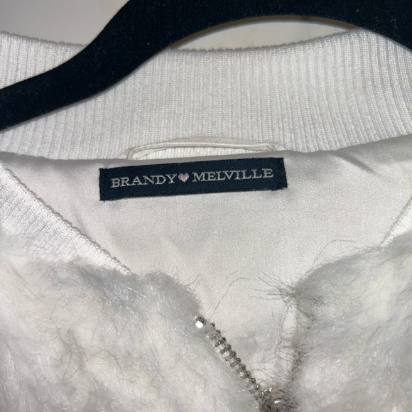 Brandy Melville White Lined Faux Fur Zip Up Cropped Coat - Picture 3 of 6